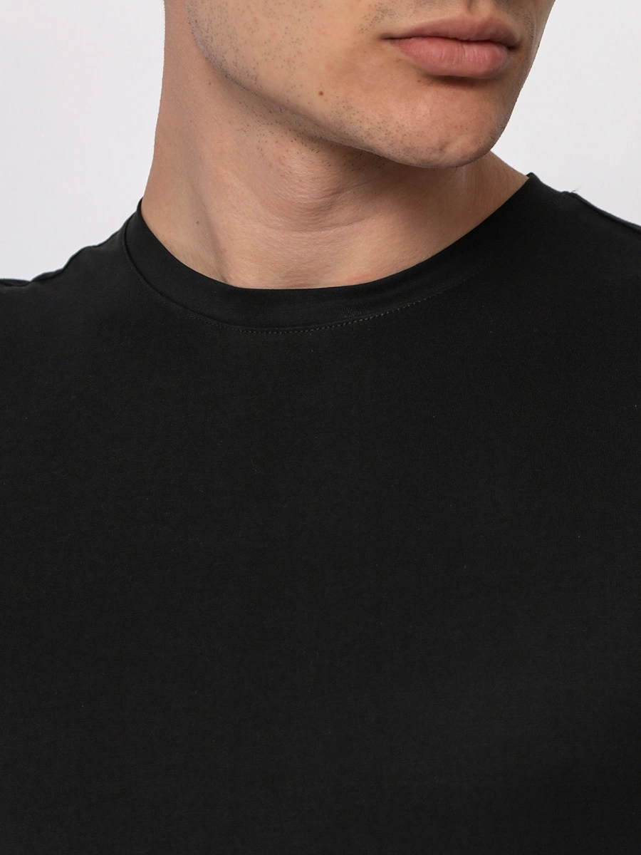 Черная футболка из смеси хлопка и вискозы